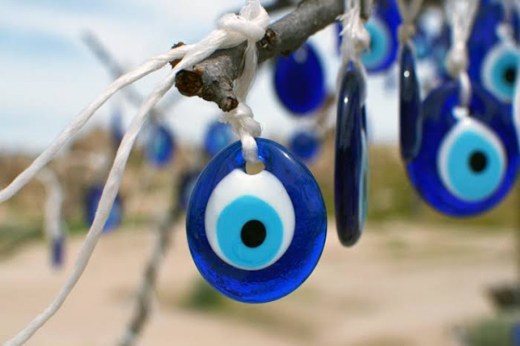 Geriyə yerimək, qırmızı geyinmək olmaz - Eşitmədiyiniz BATİL İNANCLAR 