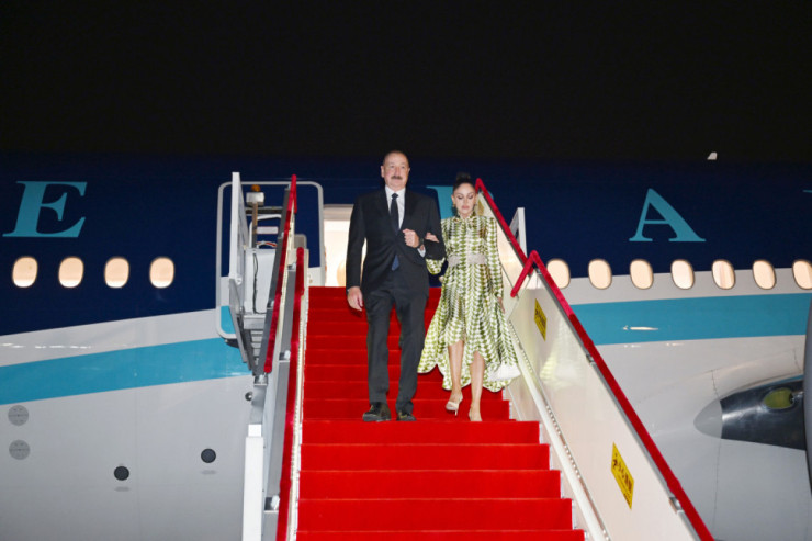 İlham Əliyev Çinə getdi