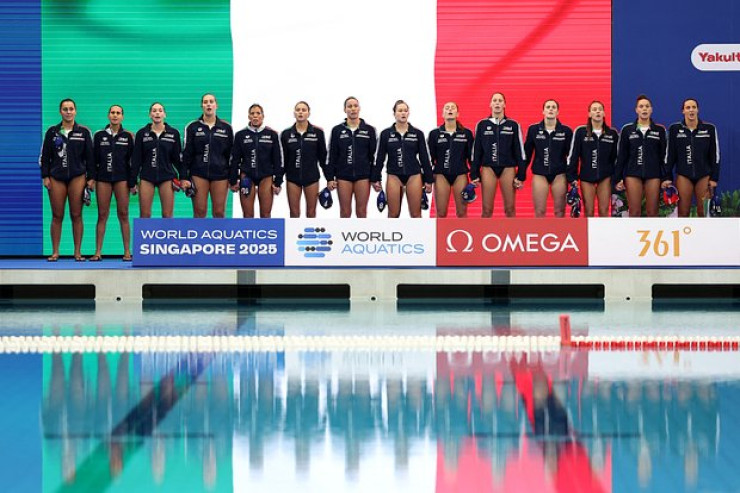 Üzgüçü qızlar oğurluğa görə  saxlanıldılar