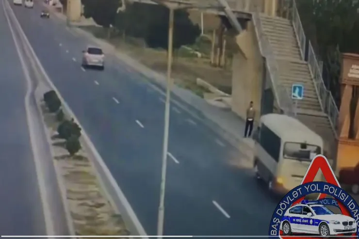 Yuxulu sürücü avtobusla piyadanı əzdi - DƏHŞƏTLİ GÖRÜNTÜLƏR 