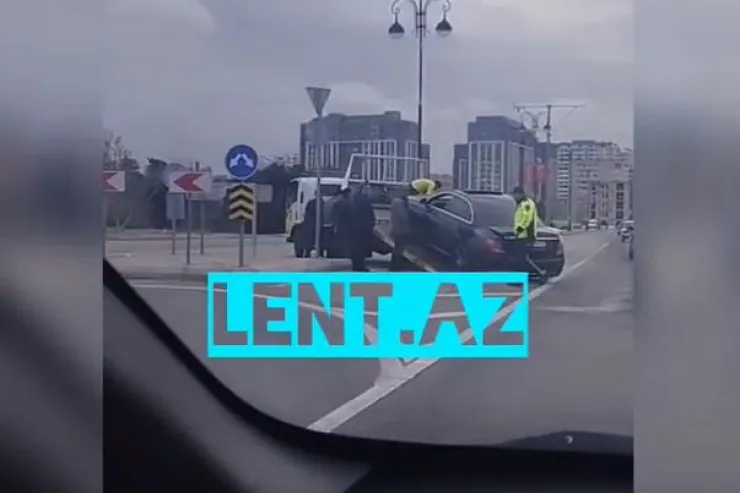 Babək prospektində qəza tıxac yaratdı - VİDEO 