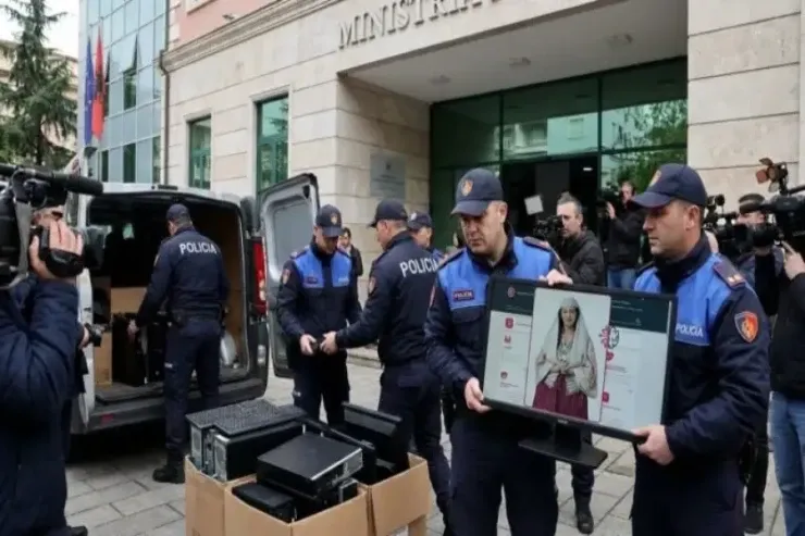 Dünyanın ilk süni intellekt naziri  həbs olundu