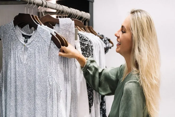 Yeni paltarları ilk dəfə geyinməzdən əvvəl yumalısınız?