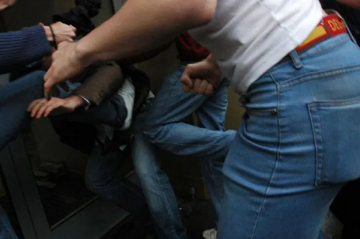 Atanı 7 yaşlı oğlunun yanında vəhşicəsinə öldürdülər 