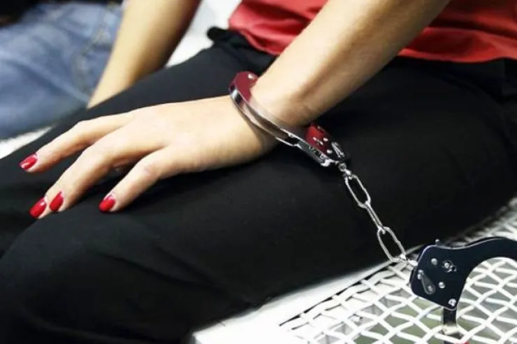 Gürcüstanda azərbaycanlı qadın məktəb direktoru  saxlanıldı