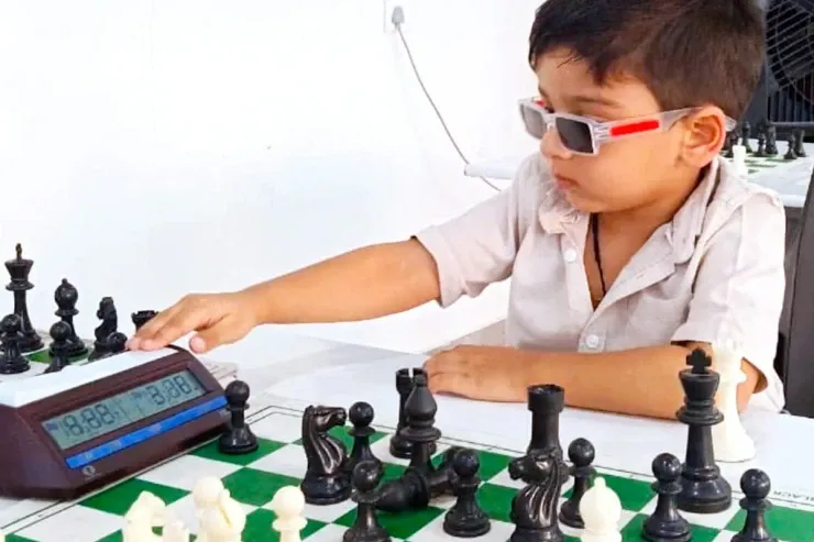 Üç yaşlı  hindistanlı şahmatçı rekorda  imza atdı