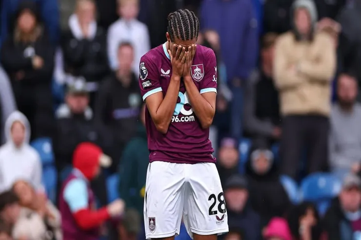 Azarkeşə tüpürən  futbolçu belə cəzalandırıldı