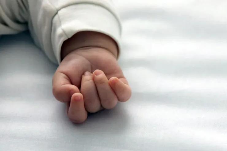 Körpəsini zirzəmiyə atan ana saxlanıldı