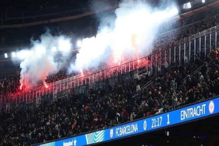"Barselona"nın oyununda böyük İĞTİŞAŞ:  azarkeşlərə sidik   atdılar - VİDEO 