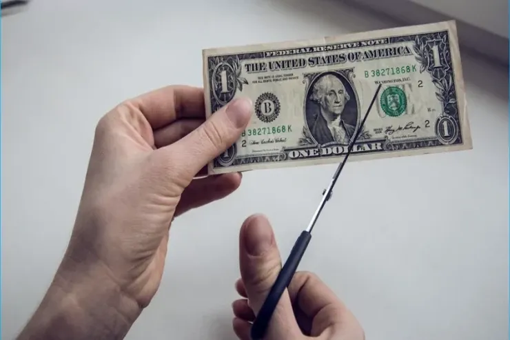 Bu ölkədə nağd pulla ev və maşın almaq  qadağan edildi