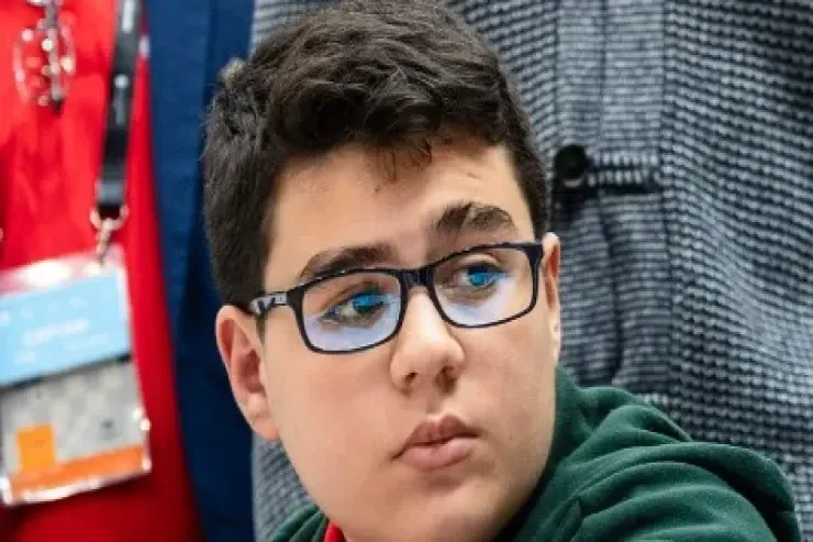 Türkiyəli yeniyetmə  şahmat kralı Maqnus Karlsenin  rekordunu   qırdı