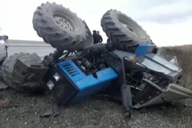 Ağdamda traktor minaya düşdü , sürücü yaralandı-YENİLƏNİB 