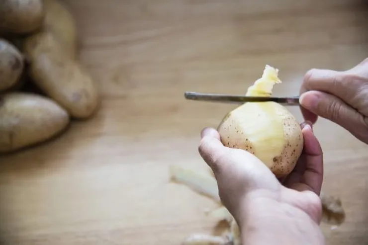 Kartofu saniyələr içində soymaq üçün  maraqlı ÜSUL 