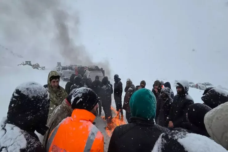 Türkiyədə qar uçqununa düşənlərdən 1-nin cəsədi tapıldı-YENİLƏNİB 
