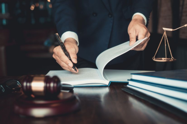 Rusiya vətəndaşının 780 min manatını mənimsəyənə hökm oxundu 