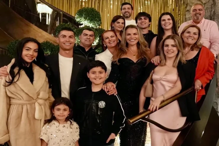 40 yaşlı Kriştiano Ronaldo yubileyini  kimlərlə qeyd etdiyini   göstərdi