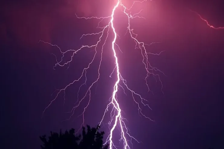 Oyun zamanı 5 nəfəri ildırım vurub öldürdü - 4-ü futbolçudur 