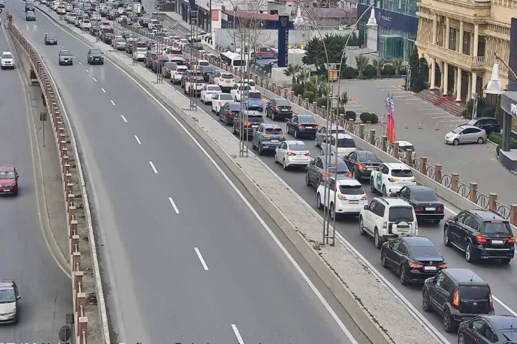 Bakıda sıxlıq olan yolar açıqlandı - SİYAHI 