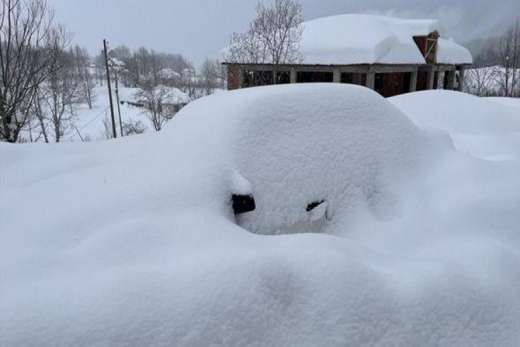 Azərbaycana 1 metr qar yağdı: Bakıda 3 dərəcə şaxta var 