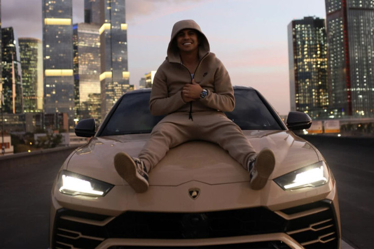 Azərbaycanlı milyonçu bloqqerin Rusiyaya girişinə 70 il qadağa qoyuldu 