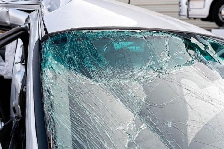 Bakıda "Ravon" divara çırpıldı, sürücü öldü 