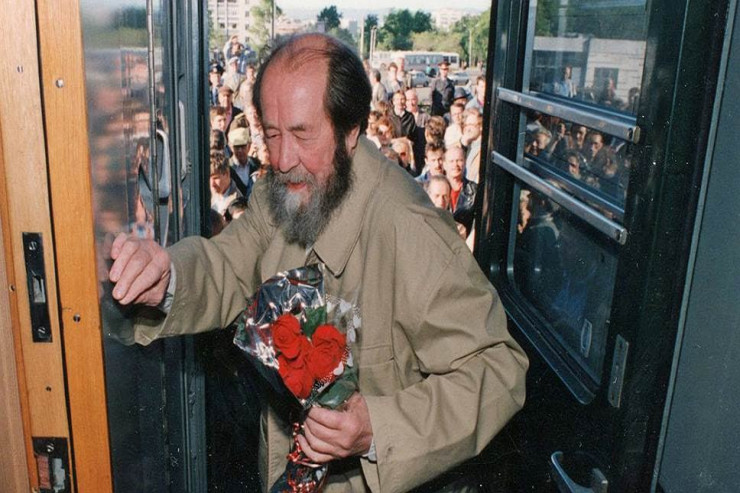 Bir əsərlə məşhur oldu, Nobel mükafatı aldı, Vətənindən sürgün olundu  