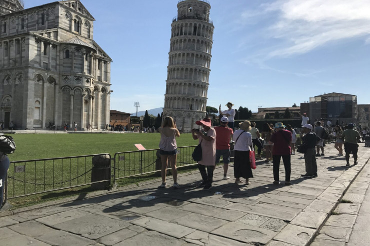 Səyahətçilərdən  XƏBƏRDARLIQ:   İtaliyanın ən məşhur turizm məkanı təhlükəlidir 