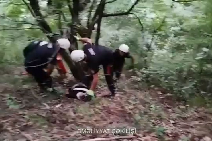 Qəbələdə dağlıq-meşəlik ərazidə köməksiz qalan şəxs xilas olundu -VİDEO 