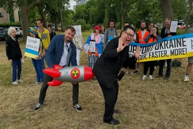 Kim Çen Ina bənzərindən MESAJ:  Özünü öldür və məni lider et  