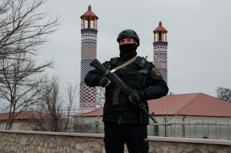 107 illik  xidmət:  Gecə-gündüz keşikdə