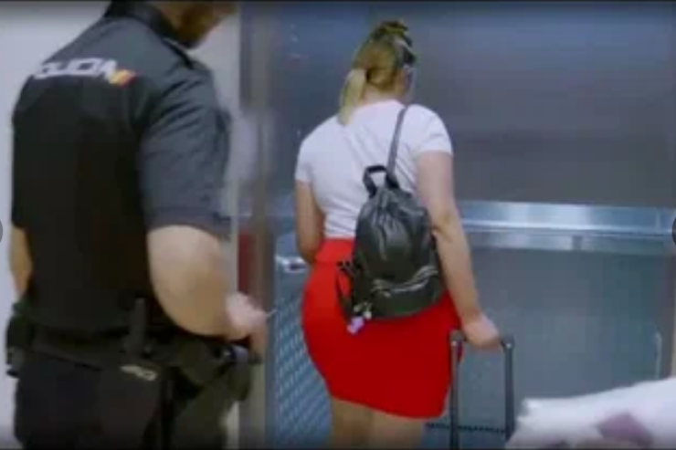 Qadını barda saxlamaq üçün  13 polis gəldi