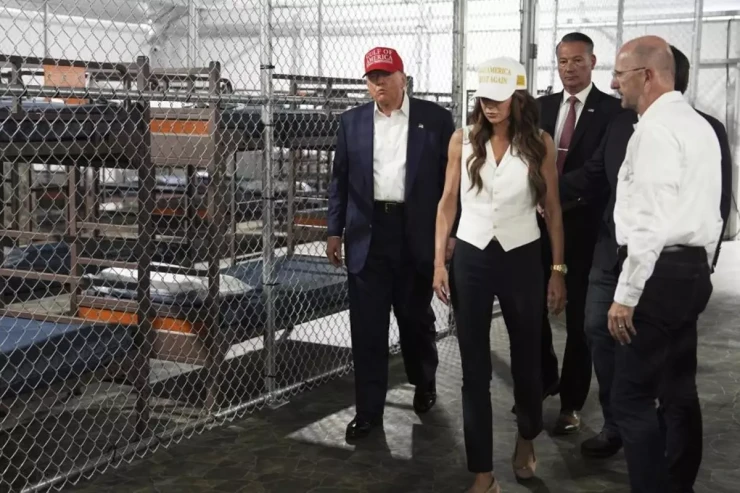 İnanılmaz  İDDİA:   Deportasiya edilən adamyeyən  təyyarədə özünü yedi 