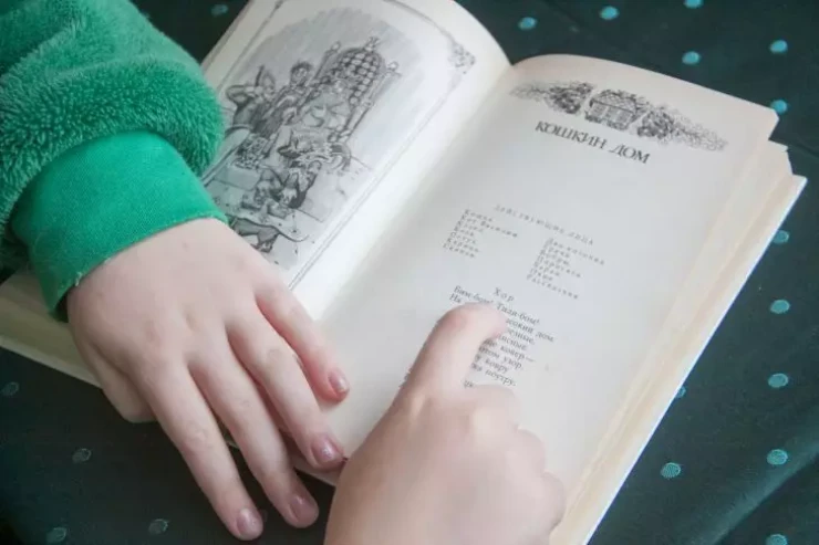 Niyə uşaqlar oxumağı sevmir?  Hətta inkişaf etmiş ailələrin də buraxdığı SƏHV 