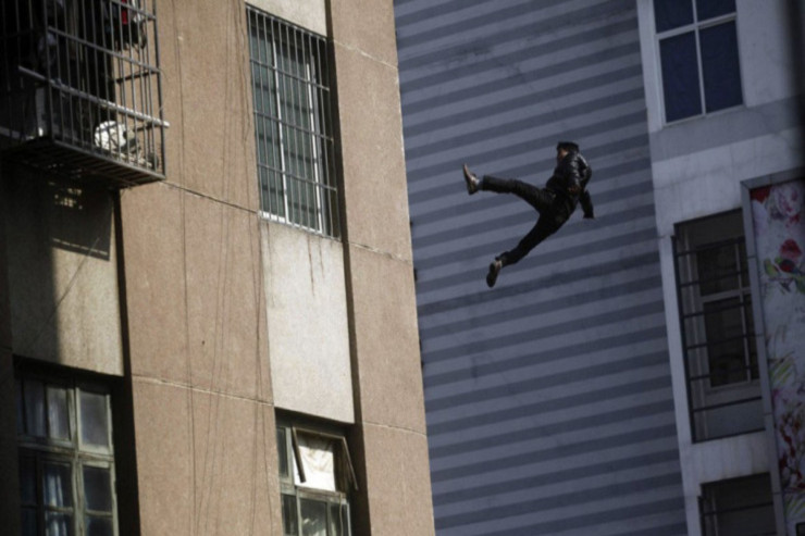 Sabunçu Tibb Mərkəzində FACİƏ:  xəstə binadan yıxılıb öldü