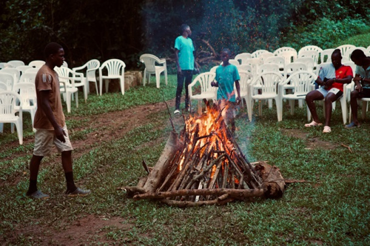 Cadugərlikdə təqsirləndirilən  6 nəfər öldürüldü: İkisi diri-diri yandırıldı 