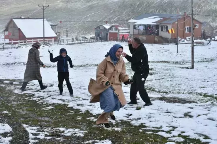 İyul ayında qartopu oynadılar:  Görünməmiş bir şey yaşadılar  -FOTOLENT 