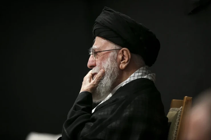 Xamenei müharibədən sonra ilk dəfə insanların qarşısına çıxdı