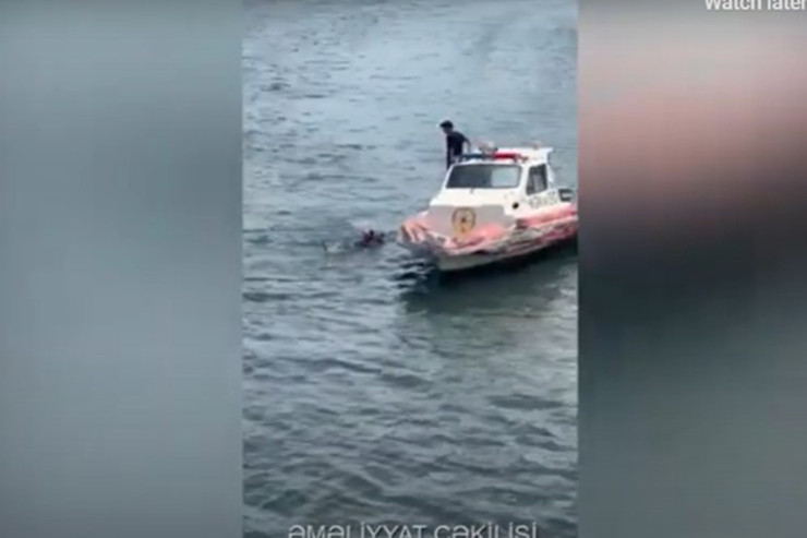 Bulvarda batan qadın belə xilas edildi-VİDEO 