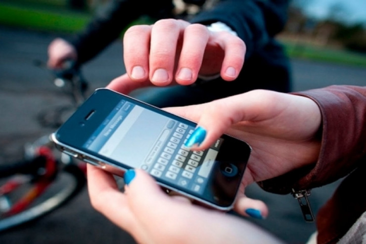 Bakıda yeniyetmələr bir nəfəri döyüb   bahalı telefonunu aldılar 