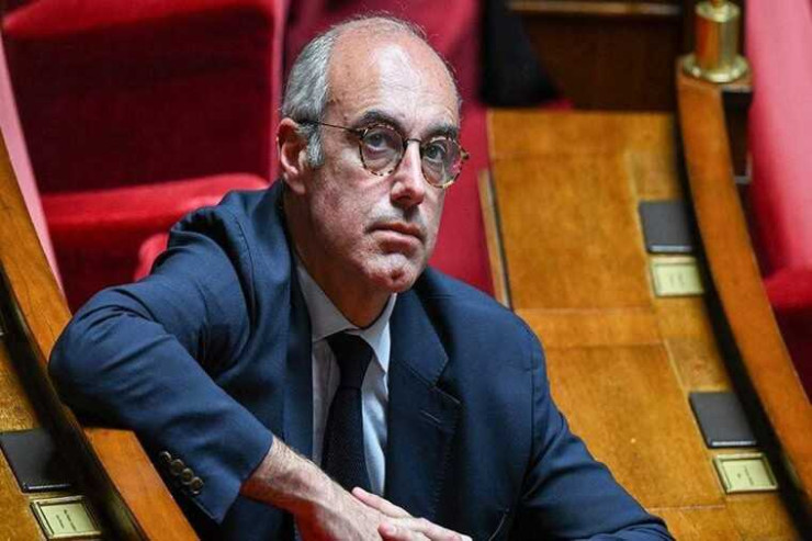 Makronu rüşvətdə ittiham edən deputatın asılmış meyiti  tapıldı