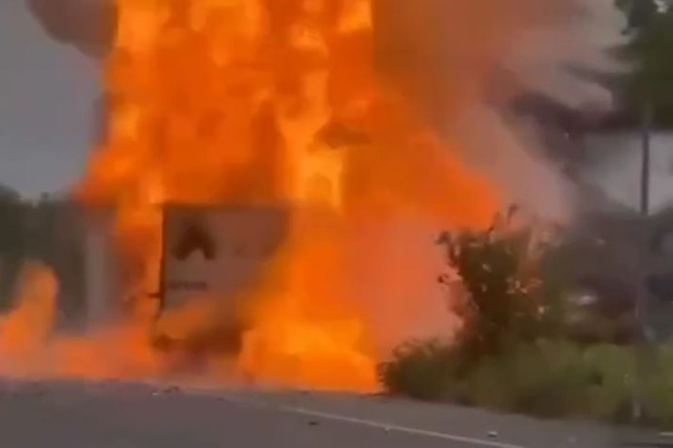 Zaqatala-Şəki yolunda TIR yandı - VİDEO 