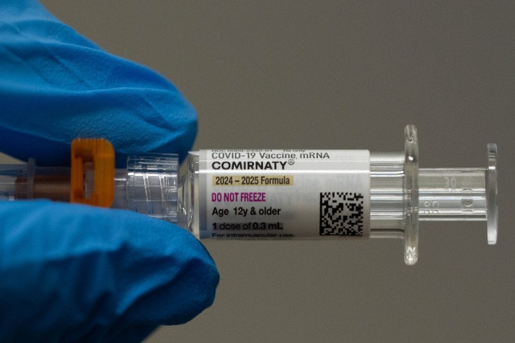 COVID-in yeni qorxulu ştammı YAYILIR: adamın səsi tutulur 