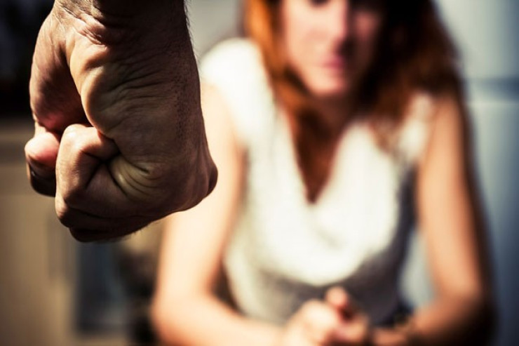 Sumqayıtda gənc oğlan 63 yaşlı qadını döyüb  pullarını aldı