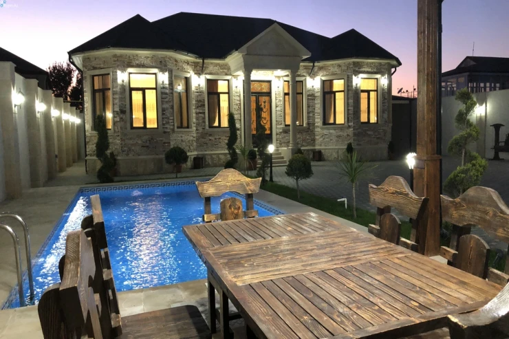 Bakıda iş adamının iki villasından yarım milyon manatdan çox  oğurlandı