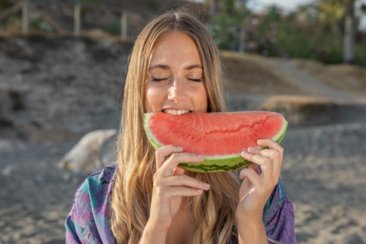 Yayda hər gün qarpız yemək  - Sağlamlığa faydalıdır, yoxsa zərərli? 