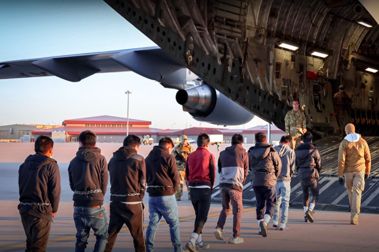 Miqrantları təyyarəyə doldurub bura göndərəcəklər 