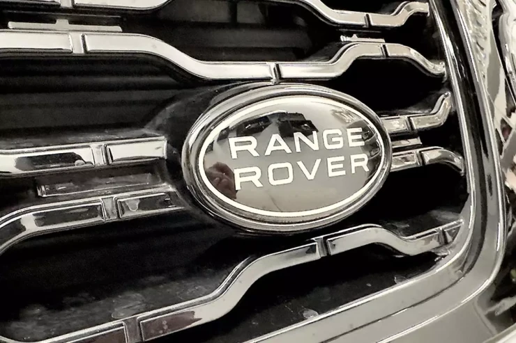 Ranger Rover 55 ildən sonra loqosunu  yenilədi