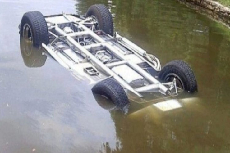 Maşın çaya aşdı, 6 nəfərlik ailə  boğuldu