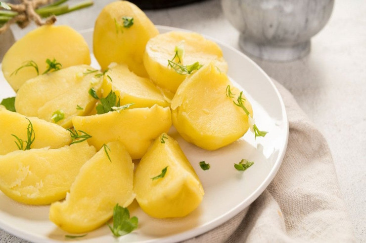 Kartofun bişirilməsində ən zərərli üsul açıqlanıb – bu qızartma deyil 