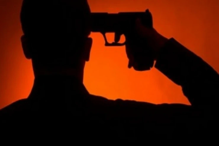 13 vergi işçisi intihar etdi 